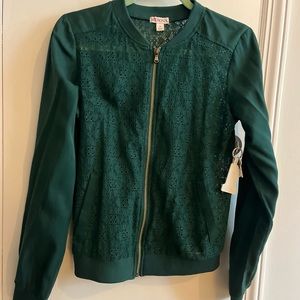 Light weight jacket. Gorgeous green color.